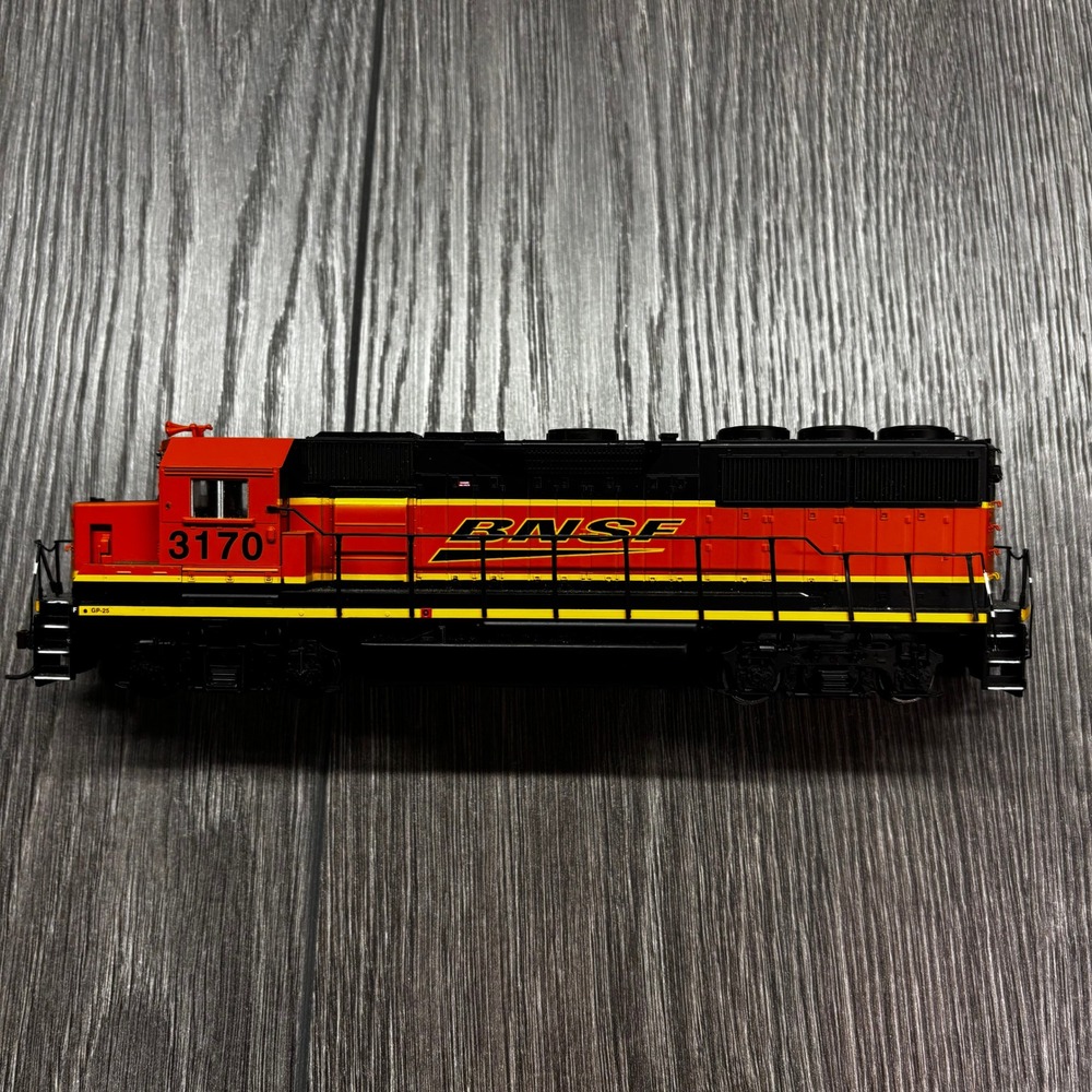 BNSF Railway 3170 Diesel Locomotive HO Scale GP-25 Engine Heritage Livery